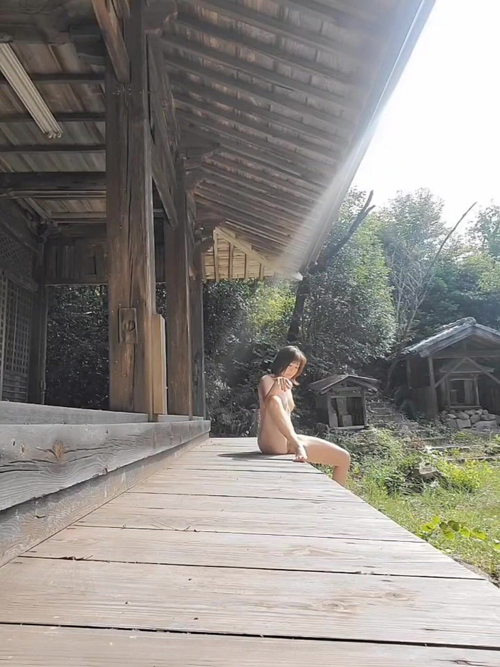 Mayumi Kanzaki: Outdoor-Shooting-szene