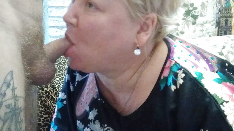 Zona901: 一个丰满熟女岳母的继母口交