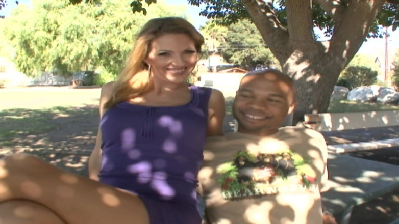 Xxxlover: Get picked up by a bald stud