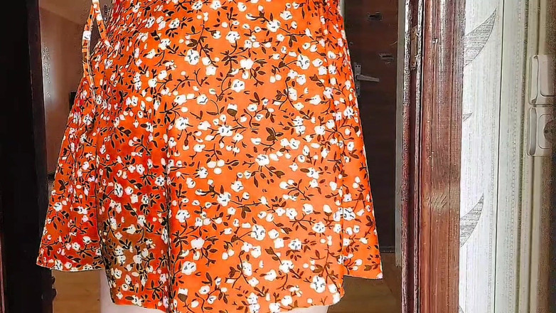 Kitty_Cross: 穿着蓬松长袍的可爱娘娘腔