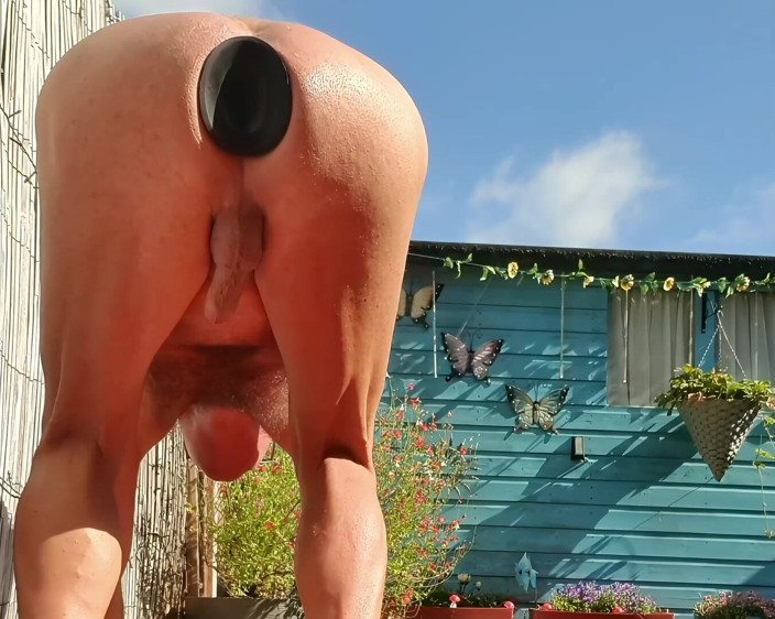 MaleModel: Buttplug in the Garden