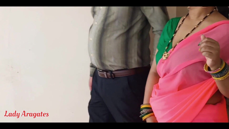 Hotty Jiya Sharmaa: La giovane desi bhabhi ha compiaciuto il padrone di casa...