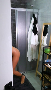 Si rambut coklat seksi Ghomestory mengambil pancutan mani awak