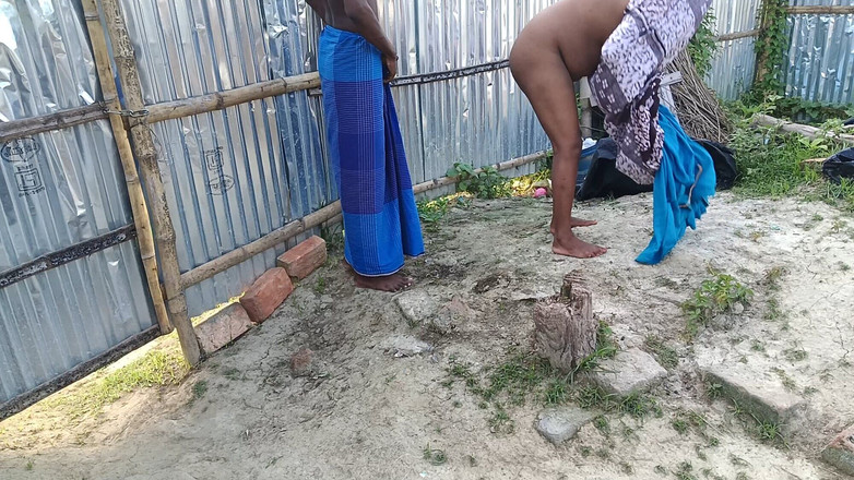 Nenika: देसी भाभी की सुबह की चुदाई