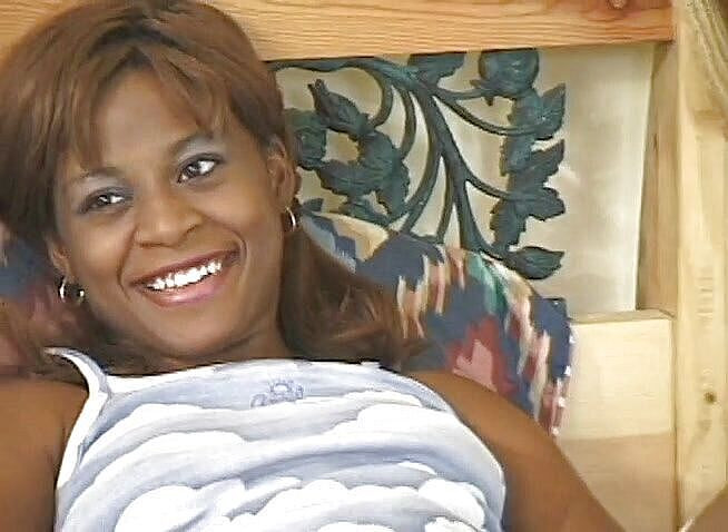 Black Jass: Симпатична чорношкіра тінка анально відтрахана великим членом Рона