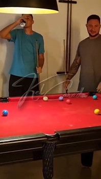 Awek-awek panas mahu belajar cara bermain kolam dan akhirnya dapat batang