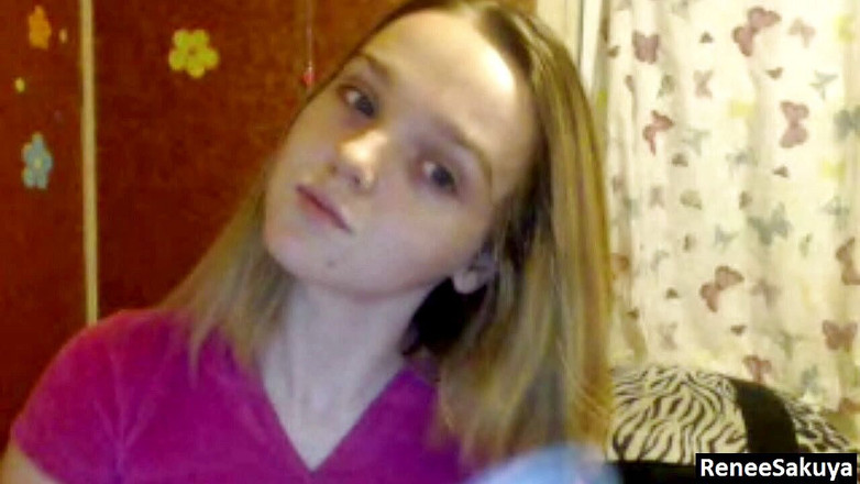 Renee Sakuya: 숏컷 금발 머리 칫솔질