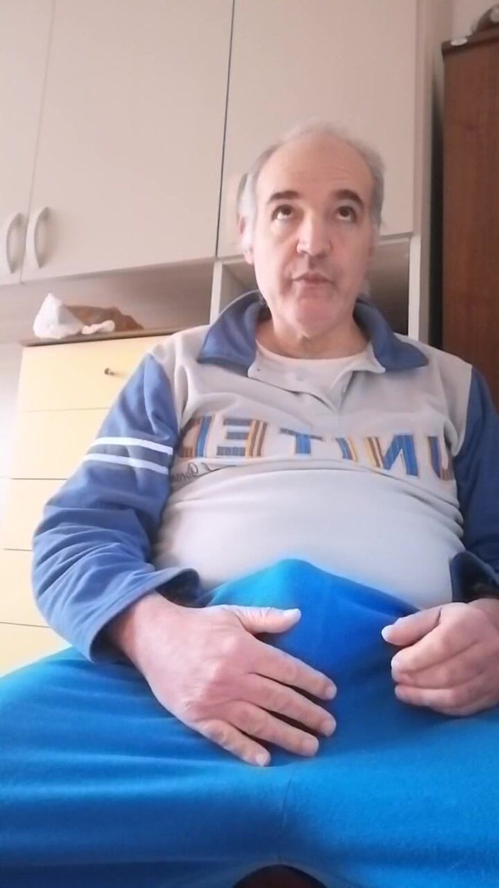 Setesesso7: Jag runkar med min hårda kuk och stoppar fingrarna i...