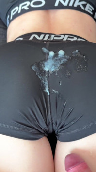 Orgasmo Seco. Enorme Corrida En Sus Pantalones Cortos Nike Pro