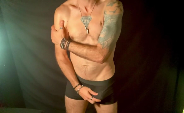 Robe Moreno: Joue avec ta chatte pendant que tu regardes papa se...