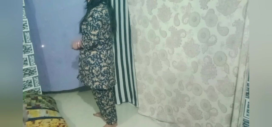 BendableFog5: 今天，Riya被后入，让她火辣。