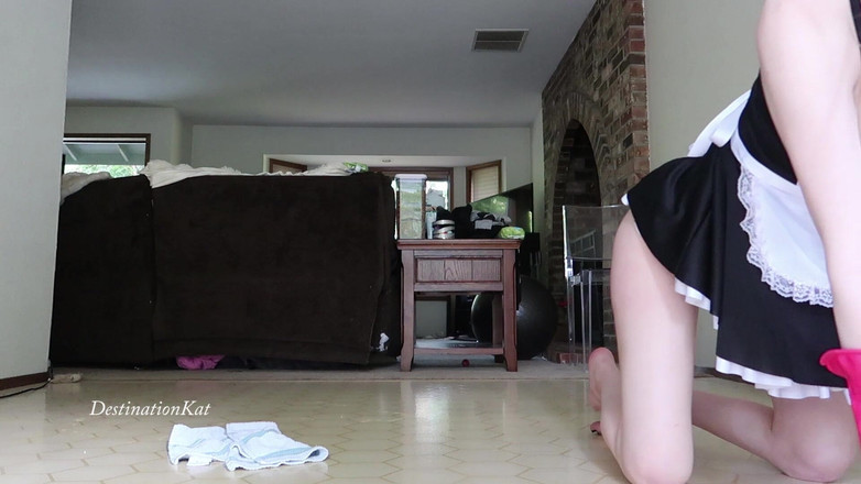 Destination Kat: Pembantumu yang super bejat