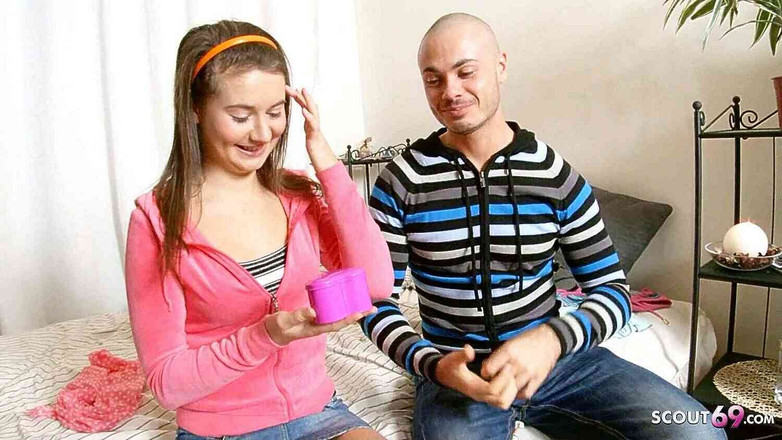 Full porn collection: ビッグディックのクラスメートに初めてのアナルセックスに誘惑されたティーンガール