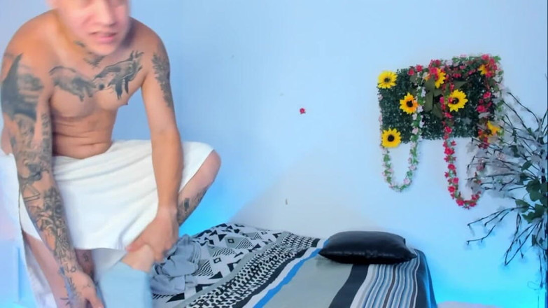 Yosey: Cosmetologul profesionist și maseuza își încheie întâlnirea cu un final fericit.