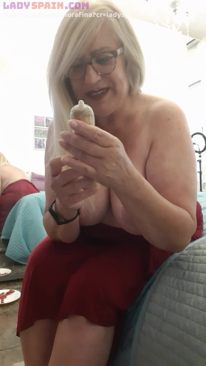 Lady Spain: Mrs. Fina Shoves a Kitchen Pestle up Her Cunt