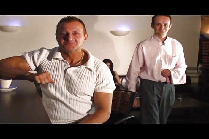 Filles Francaises: Gagică franceză în ciorapi futută în restaurant