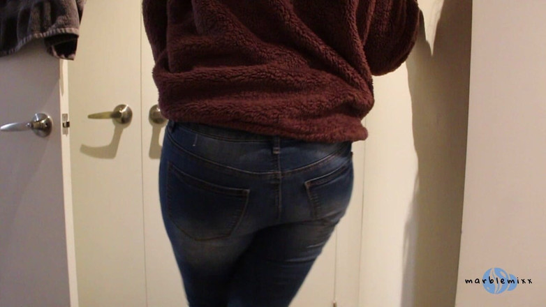 Raya Rai: Indisches mädchen pisst verzweiflung in jeans