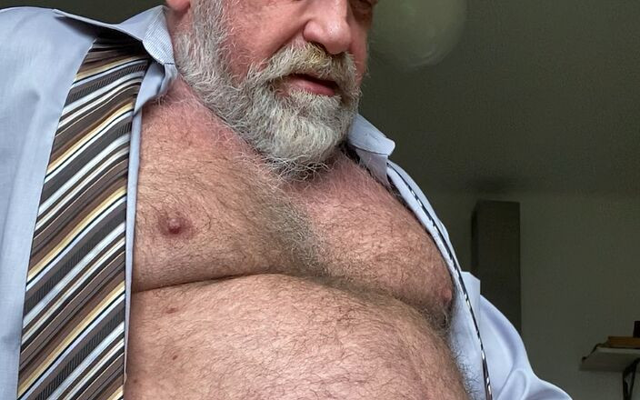 Exhibitionistman: Arrapato con cravatta