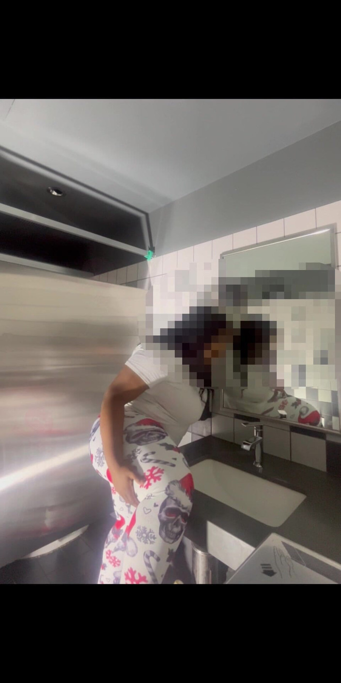 Anye Meshell: もしクリスマスツリーの下で私を見つけたらどうする?