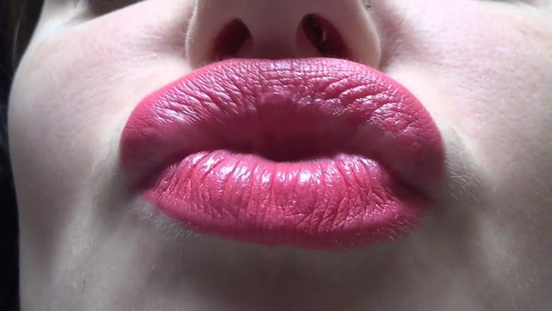 Goddess Misha Goldy: Kissing and duck face with big pink lips