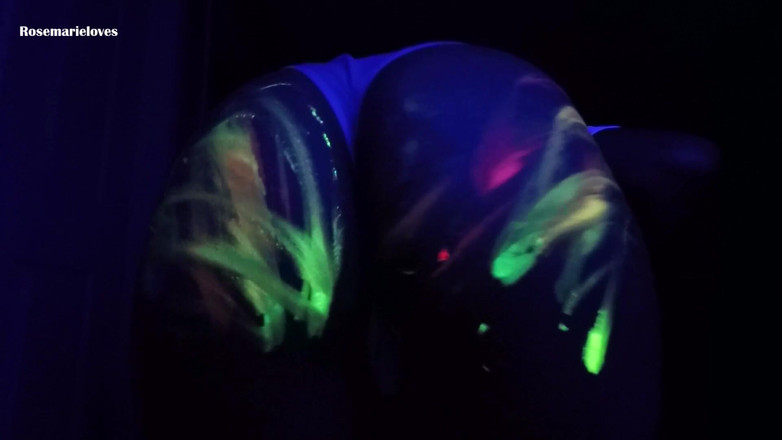 RosemarieLoves: Świecić w ciemnych piersiach i dupie