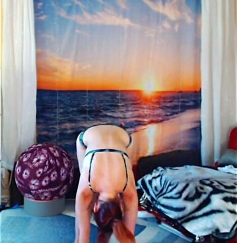 Aurora Willows: Wall squats leg squats today