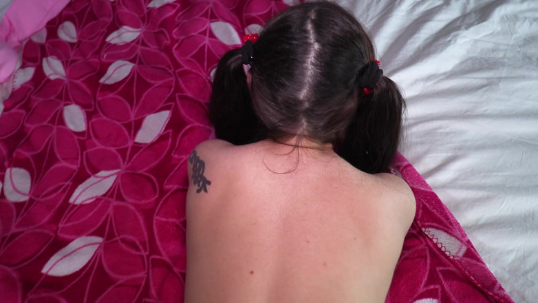 Teenytaboo: 大奶继教tifa quinn抽干继父的蛋蛋