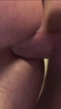 Tuan Eropah Timur Hunk mengongkek bahagian bawah jalangnya