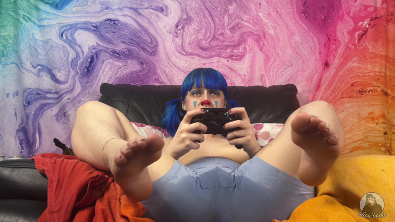Alice Bean: Cewek gamer lagi asik ngompol di celana dalam 3