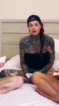 Kesintisiz hapşırık formda üç kız: Mars solo, inked2plz, andi wild