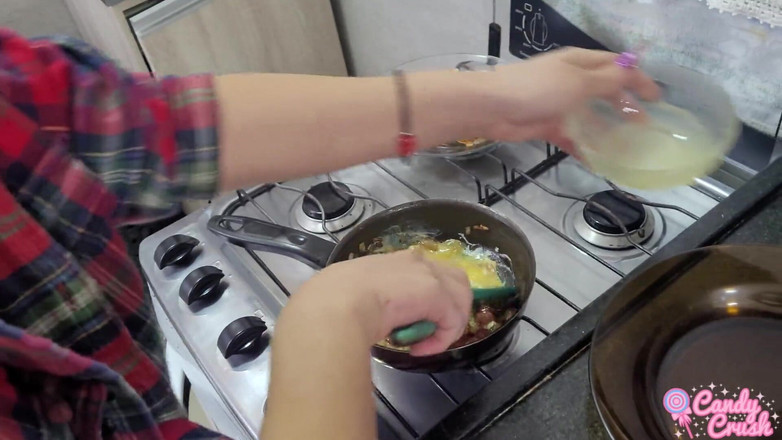 Mano Nico Official: Suami saya menunjuk-nunjukkan pepek merah jambu kecil saya