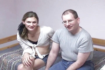 Radical: 작은 자지와 어린 소녀의 펠라를 주는 얼간이