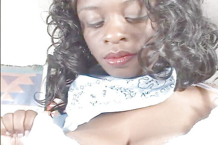 Perv Milfs n Teens: Omg, reine noire, seins excités pendant qu’ils tremblent délicieusement en...