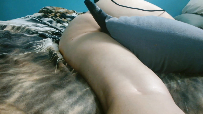 Bellaboo: Nadržená macecha polštář šuká, zatímco vibrátor na kundičce Má třesoucí se...