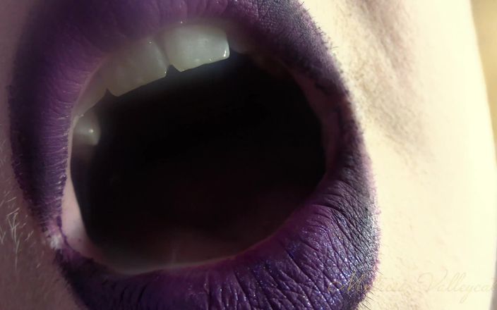 Mxtress Valleycat: Purple Lip Smoke Play