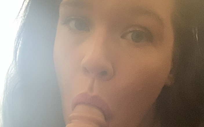 Bambi Fire: Sehr verzweifelt geil, um meine orale fixation zu befriedigen.