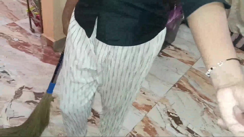 Apple Porn: Người giúp việc Ấn Độ xinh đẹp lần đầu tiên làm tình