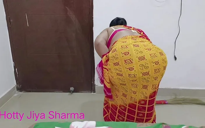 Hotty Jiya Sharmaa: Teaches Her Master How to Have Sex