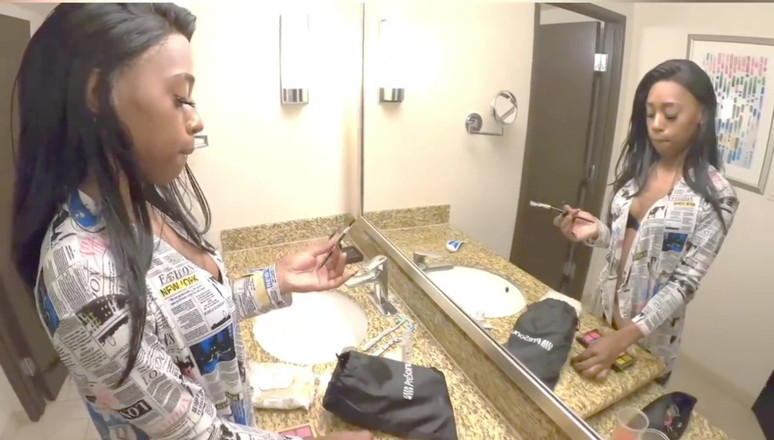 FreakyFamily: Eu live filmându-mi sperma pe fundul surorilor mele vitrege negre