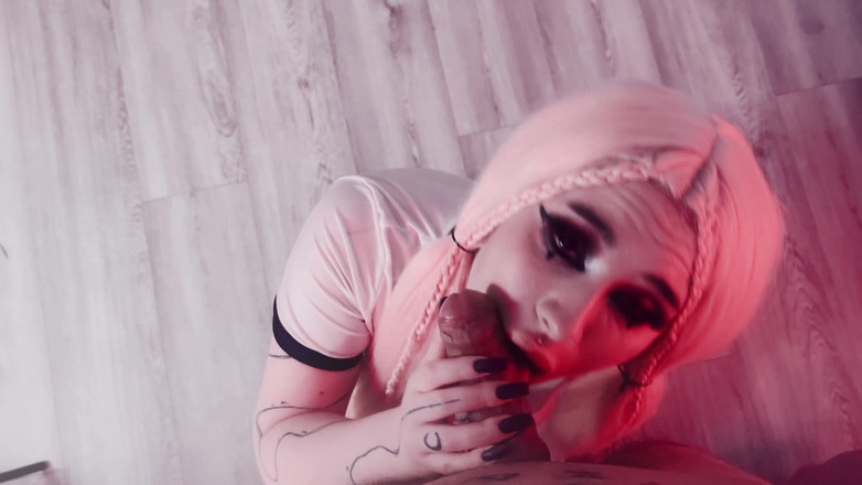 Peachgardens: Esta puta tesuda chupa meu pau e eu gozo na...