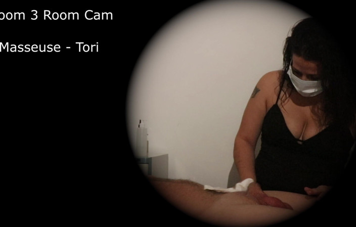 Jerky Sluts: Tori - Room Cam Handjob