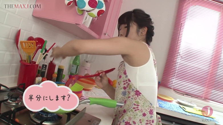 Asian happy ending: Fofa asiática satisfeita com vibrador em sua buceta peluda - Parte 1