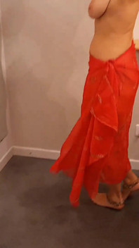 Selena's posing, dancing and sex