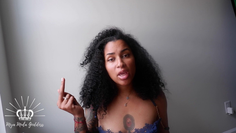Mya Mula Goddess: Fale com o símbolo do perdedor do dedo médio da...