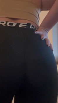 Steamy Farts in Tight Leggings