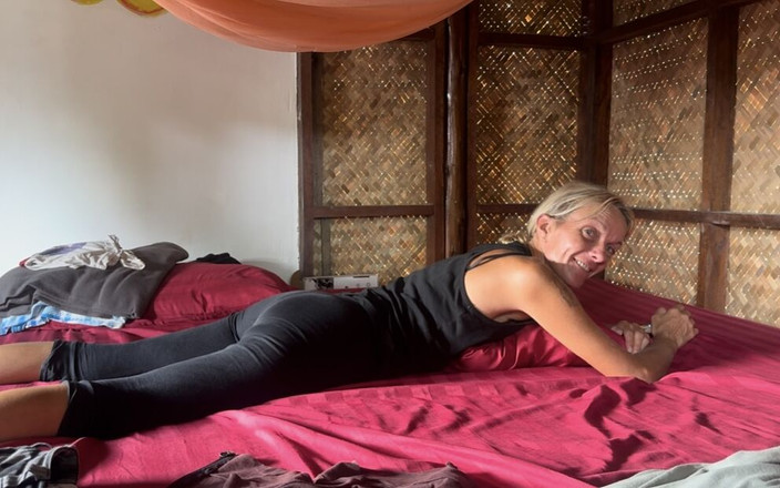 Cristina Sauvage: Accidental Blowjob With The Neighbor Of The Campsite - I Cum...