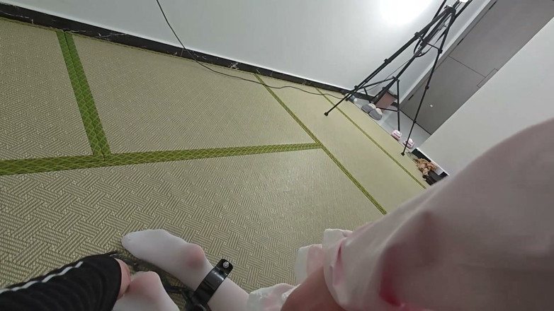 Asian bondage: The Cute White Stockings Girlfriend Is Restrained and Shackled, Tickling...