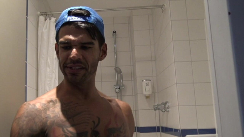 Best bareback porn from Madrid: Harige jongen rauw geneukt door xxl latino dock