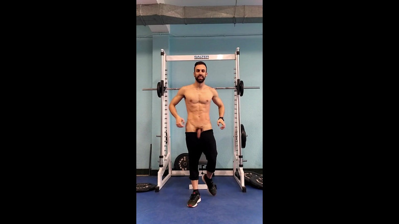 Zeus Ray: Allenamento Nudo in Palestra (100% Reale)