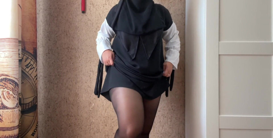 Lux Eva: Une MILF maracaise déchire ses collants en s’étirant et a...